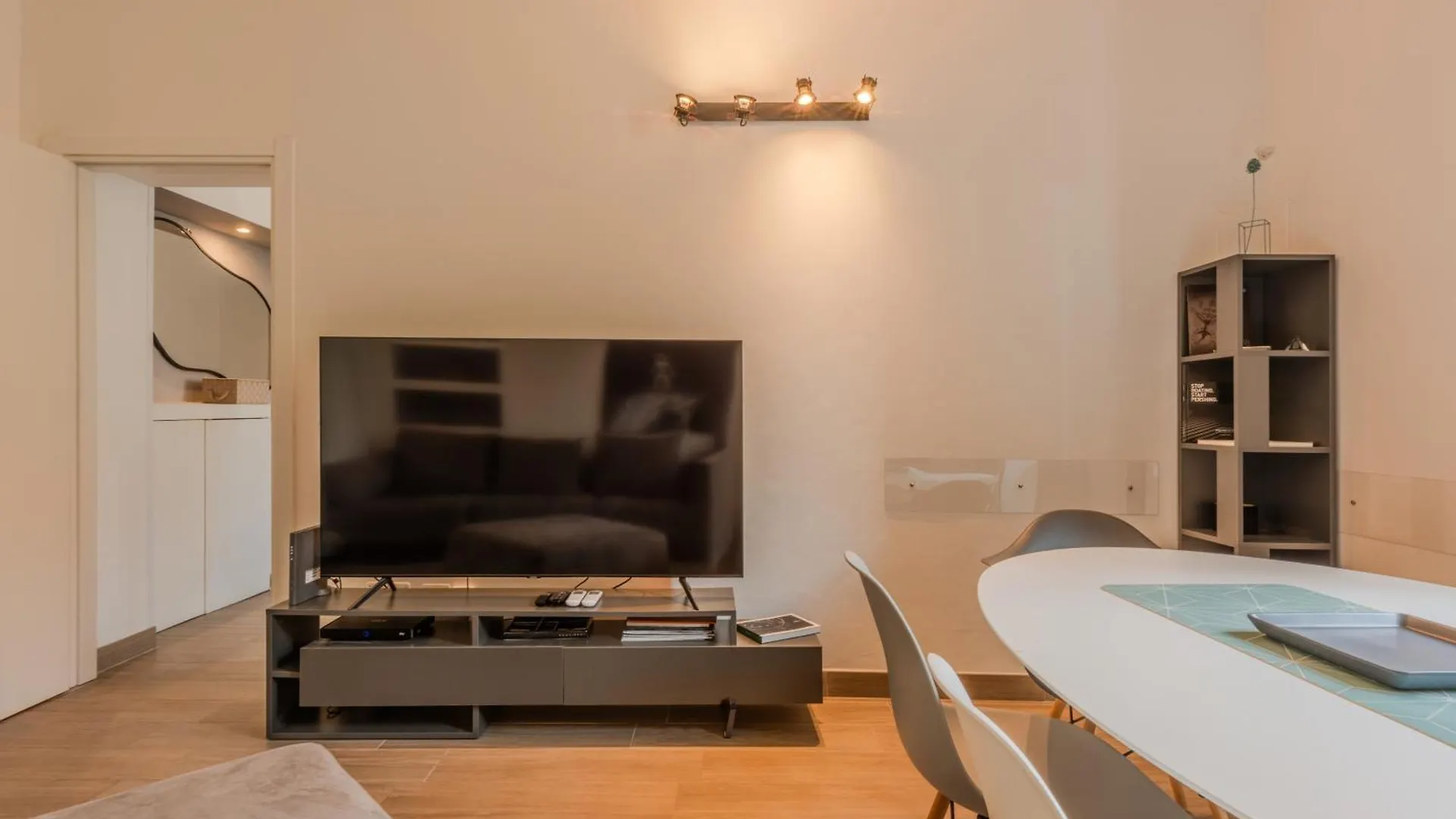Moscova Elegant Apartment Милан