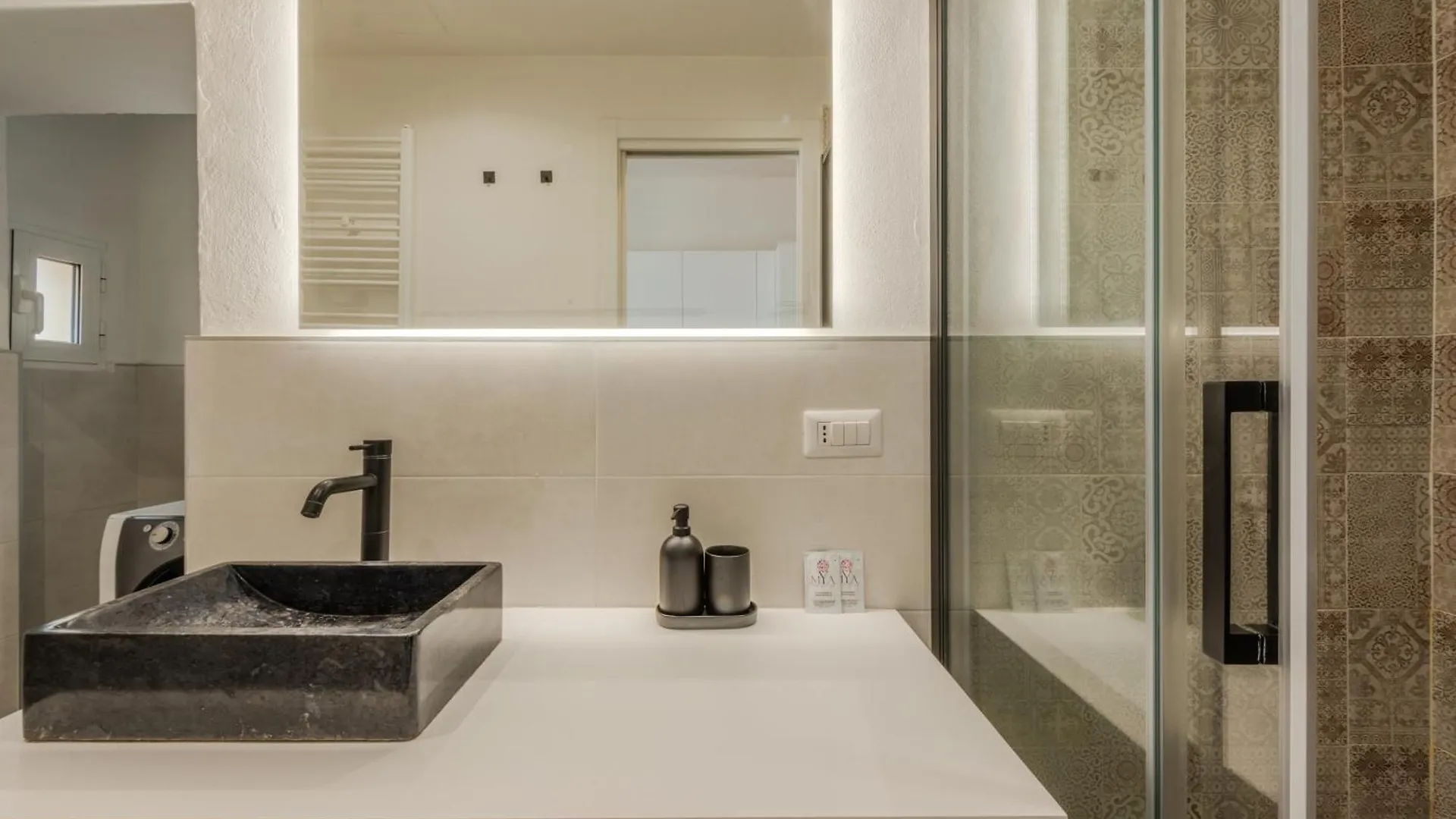 Moscova Elegant Apartment Милан 0*,  Италия